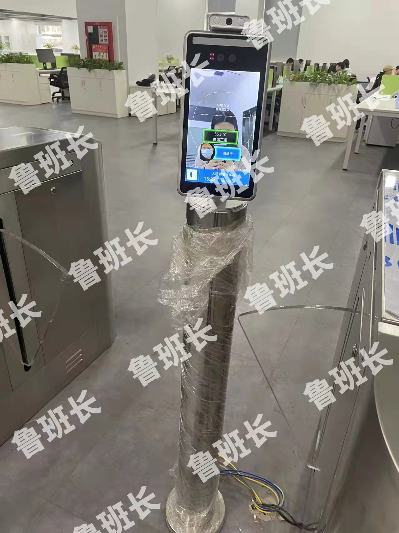 工地實(shí)名制測溫考勤立柱款